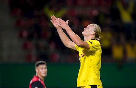 Erling Haaland ghi hattrick bàn thắng ngay trận khai màn mùa giải