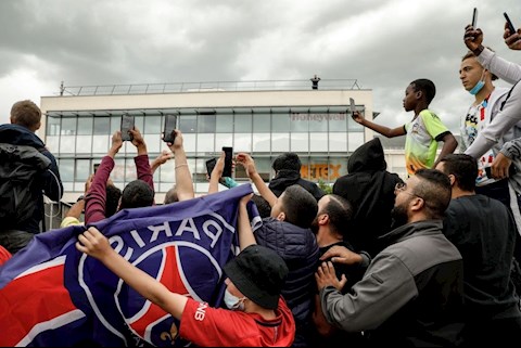 CĐV PSG bị hớ vì tin vịt liên quan tới Messi