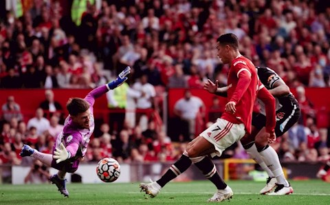 Cú đúp của Ronaldo trong lần thứ 2 ra mắt MU