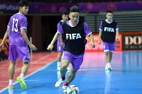 ĐT futsal Việt Nam làm quen với mặt sân chuẩn FIFA trước trận gặp ĐT futsal Brazil