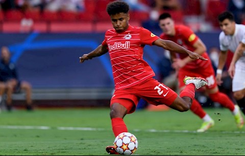 Sao Salzburg lập kỷ lục kiếm penalty ở Champions League