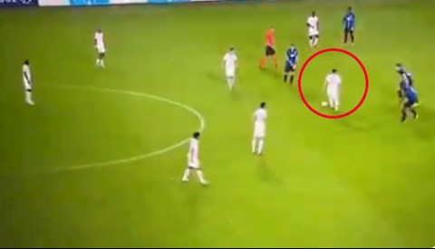 Nửa đội hình PSG đá bóng như troll Messi