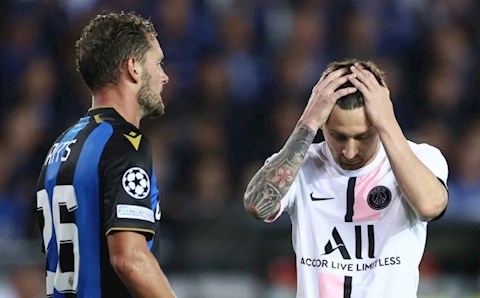 Thủ môn Club Brugge mắc võng khi đối đầu tam tấu M-N-M