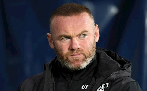 Everton muốn mời Wayne Rooney về thay Benitez