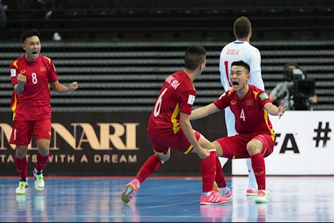 VIDEO: Bàn thắng quý hơn vàng giúp ĐT Futsal Việt Nam đi tiếp