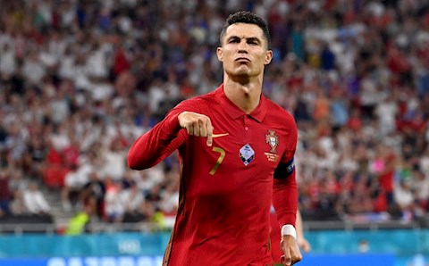 Roy Keane ngả mũ trước Cristiano Ronaldo