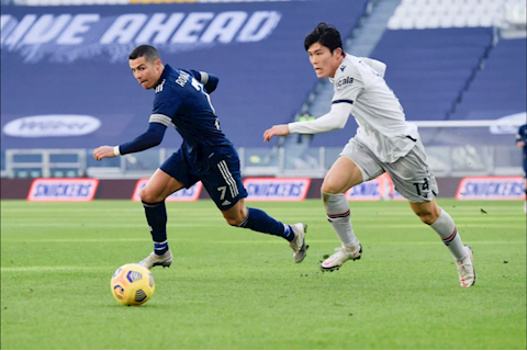 Tân binh Takehiro Tomiyasu của Arsenal từng khiến Ronaldo bẽ mặt