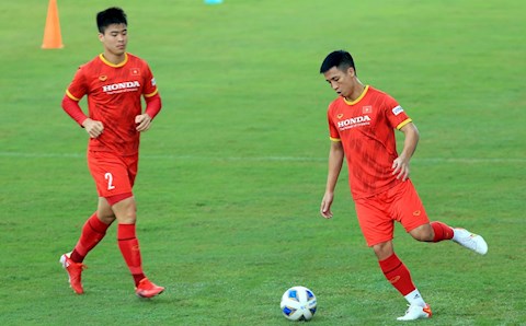 Trung vệ Bùi Tiến Dũng bị thoát vị đĩa đệm