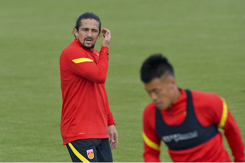 Cầu thủ nhập tịch Trung Quốc: Chúng tôi phải thắng ĐT Việt Nam