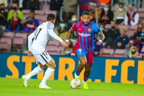 Cực sốc với số quả tạt của Barca trước Granada