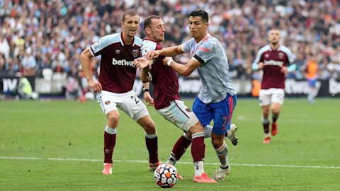 Huyền thoại MU tức giận với VAR sau trận thắng West Ham