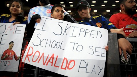 Fan MU trốn học để xem Ronaldo thi đấu