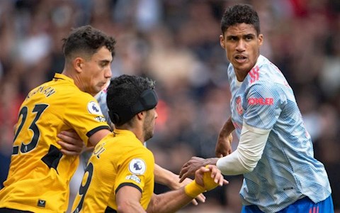 Người cũ Arsenal không lý giải nổi tại sao White đắt hơn Varane