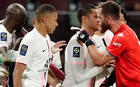Mbappe cần phải cư xử đúng mực hơn nếu muốn được yêu quý