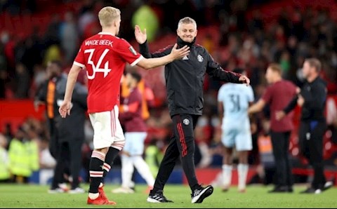 Van de Beek bị chỉ trích sau trận thua West Ham