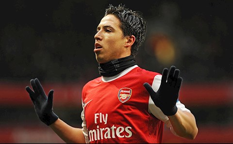 Cựu sao Arsenal và Man City giải nghệ ở tuổi 34