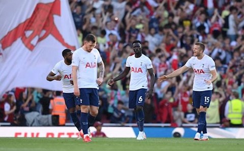 Huyền thoại Arsenal chỉ rõ điểm yếu của Tottenham cho MU