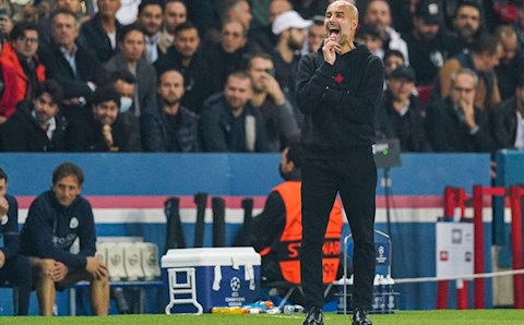 Pep Guardiola chúc mừng Messi, thừa nhận không thể cản bộ ba M-N-M
