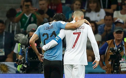 Ronaldo cảm ơn Cavani vì nhường áo số 7 ở MU