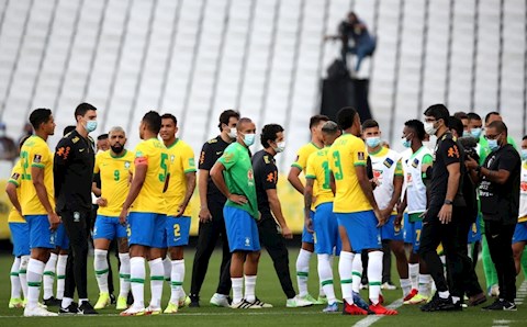 Trận Brazil - Argentina phải đá lại, 4 đồng đội Messi lĩnh án