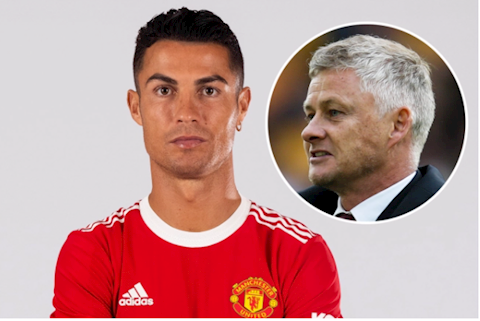 Ronaldo có thể ra mắt MU muộn hơn dự kiến
