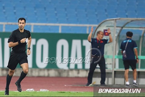 Trọng tài FIFA: Đáng ra phải là penalty cho ĐT Việt Nam và thẻ vàng cho cầu thủ Australia