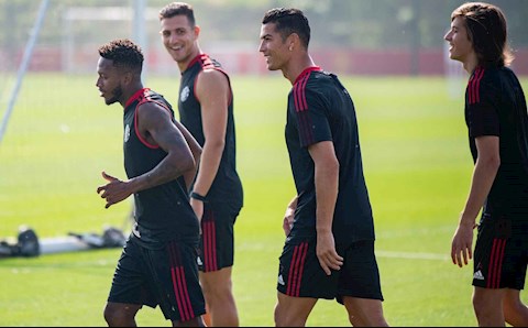 Cristiano Ronaldo tập buổi đầu tiên ở Man United