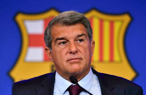 Khi Joan Laporta xây dựng lại Barcelona từ đống đổ nát