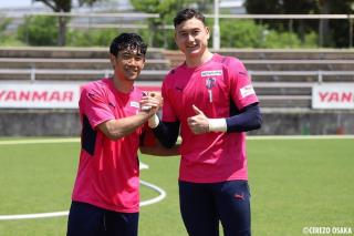 Văn Lâm rạng rỡ bên cựu sao MU trong buổi tập của Cerezo Osaka
