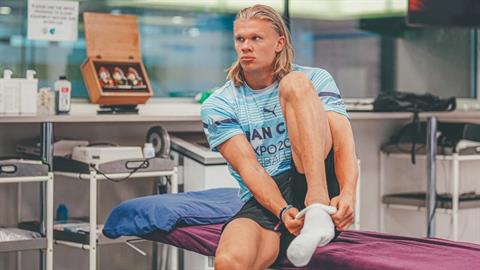 Erling Haaland bất ngờ với chiều cao mới của mình
