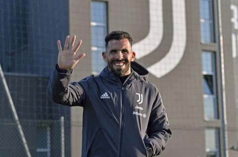Carlos Tevez bước vào sự nghiệp cầm quân