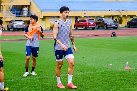 Văn Hậu có cơ hội ra sân trong trận Hà Nội đấu Nam Định