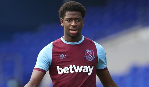 Tiểu sử trung vệ Aji Alese