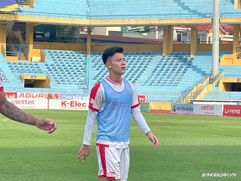 VIDEO: Phan Tuấn Tài khoác số áo lạ trong buổi tập cùng Viettel FC