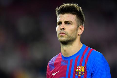 Gerard Pique phải tập riêng ở Barca