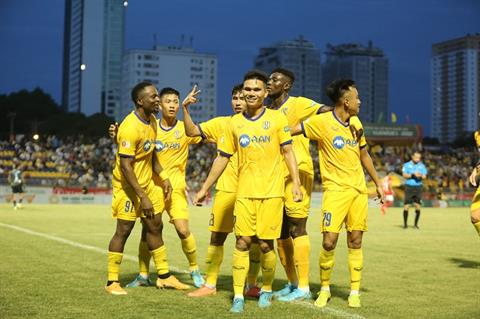 HLV SLNA: Chưa thể nói về cuộc đua vô địch