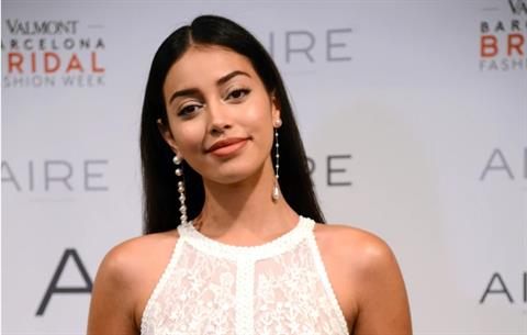 Bạn gái mới cực xinh và nóng bỏng của Dele Alli