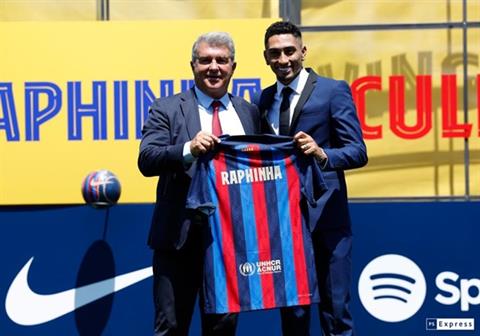 Barca ra mắt tân binh 67 triệu euro
