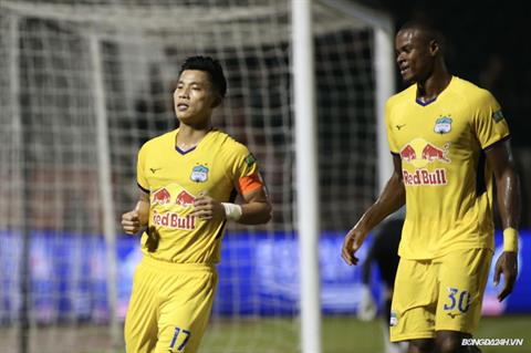 HAGL thoát hiểm sau khi Văn Thanh đánh bại Đặng Văn Lâm trên chấm 11m