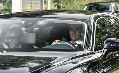 Hai thông điệp của Ronaldo trên mạng xã hội