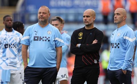 Man City từ chối nhận huy chương sau trận thua Liverpool