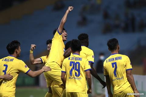 VIDEO: SLNA bất ngờ ghi bàn thắng sớm vào lưới Hà Nội FC