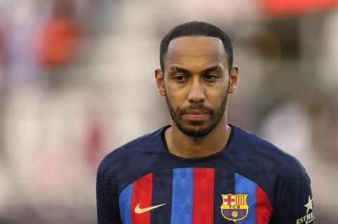 Barca ngăn cản Aubameyang đến Chelsea