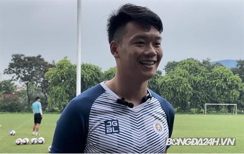 Thành Chung đón tin mừng, hội quân muộn cùng ĐT Việt Nam