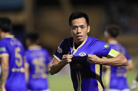 Siêu nhân Văn Quyết tiếp tục ghi bàn thắng đẳng cấp cho Hà Nội FC