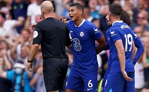 Hàng chục nghìn CĐV Chelsea ký tên phản đối trọng tài Anthony Taylor