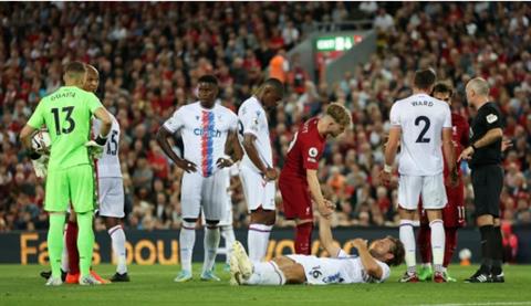 Khiến Darwin Nunez nhận thẻ đỏ, hậu vệ Crystal Palace bị dọa giết