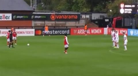 VIDEO: Siêu phẩm đá phạt của Cedric Soares mang về chiến thắng cho Arsenal