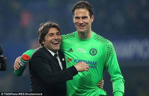 MU nhắm người cũ Chelsea chia lửa với De Gea 
