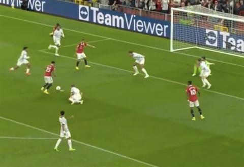 Jadon Sancho ghi bàn nhờ Bruno Fernandes chỉ điểm